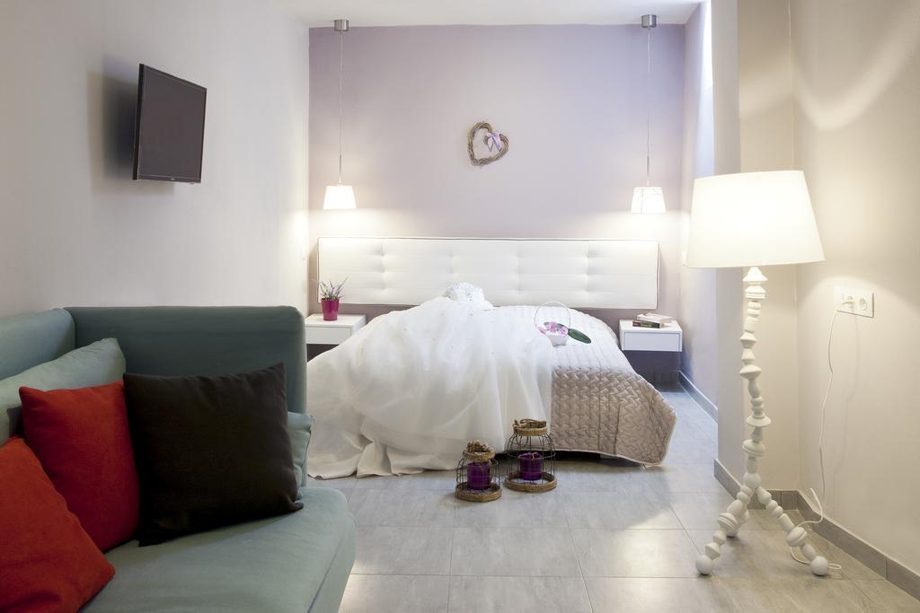 Summer Time Apartment Fira (Santorini)